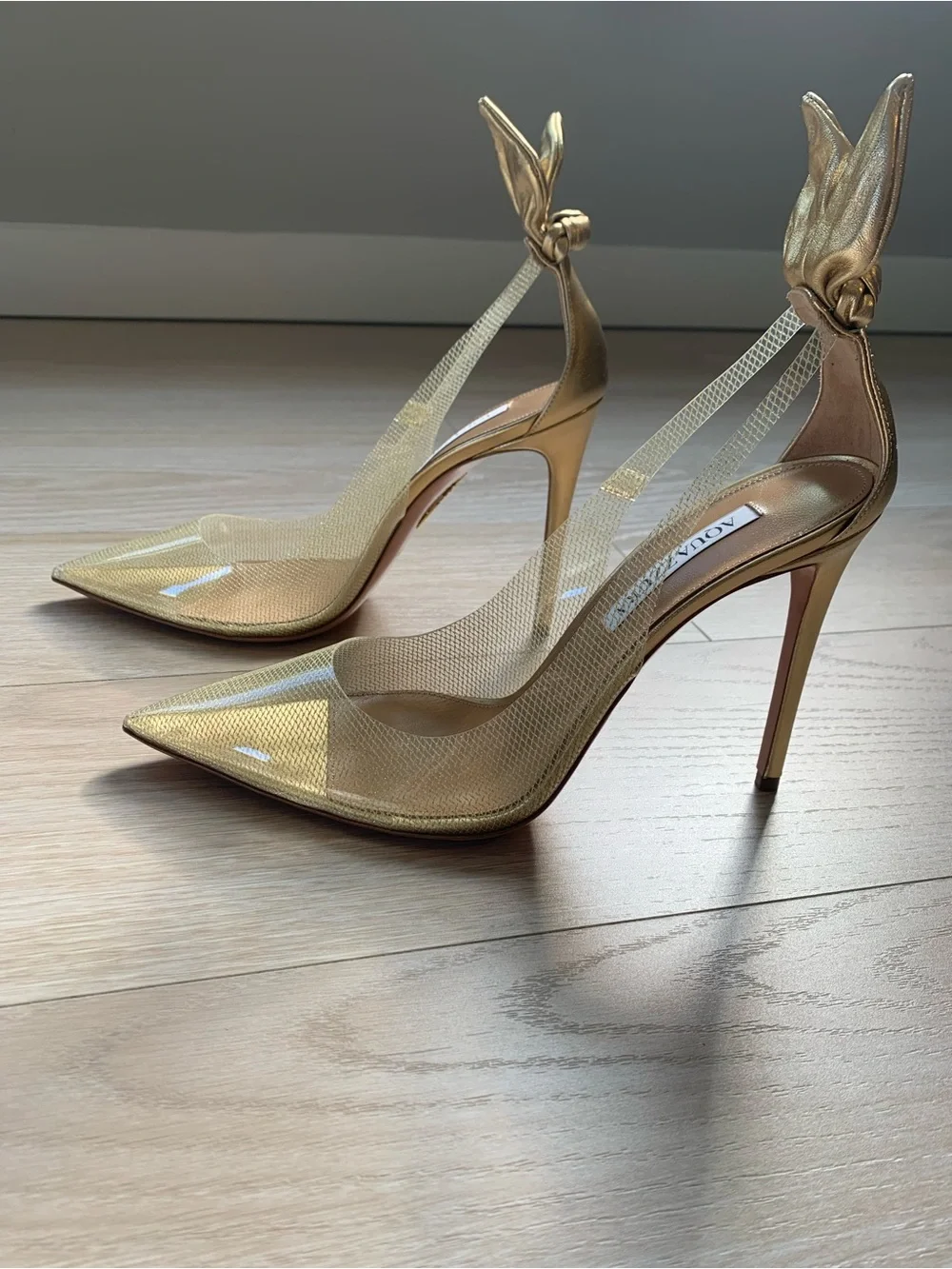 Aquazzura Bow Tie Plexi 105 Pumps Gold NWT Size 40 IT - Picture 6 of 8